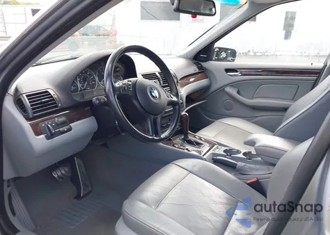 2003 BMW 330Xi z USA, uszkodzony, nr VIN WBAEW53433PN31735